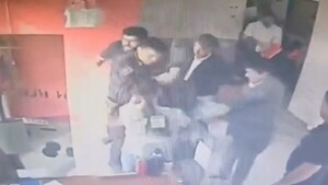 Video: Una mujer intenta prenderse fuego en la Fiscalía de Mariano Roque Alonso