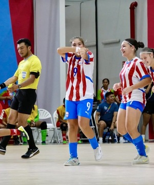 Victoria Albirroja en el debut en la rama femenina de futsal