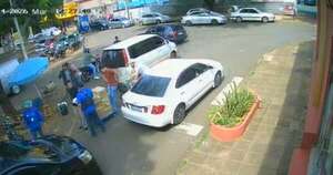 La Nación / Microcentro CDE: asaltan a funcionarios que llevaban en carritos 14 cajas de celulares