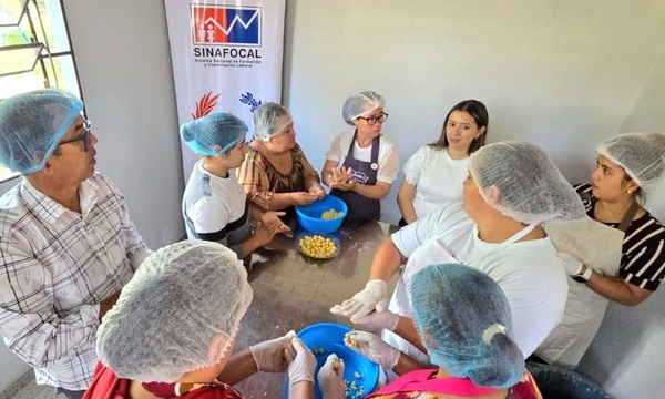 Certifican a más de 150 cocineras de mercados y del programa Hambre Cero en el departamento Caaguazú - OviedoPress