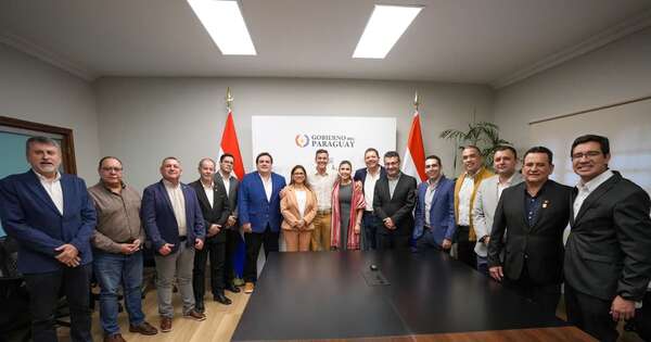 La Nación / Gobernadores resaltan apoyo del presidente Santiago Peña a proyectos en territorio