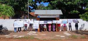 Padres denuncian que traslado de rubro dejó a 50 alumnos de primaria sin profesora - Nacionales - ABC Color