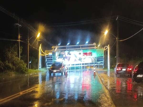 Reportan caída de cartel sobre ruta Luque - San Bernardino - Nacionales - ABC Color