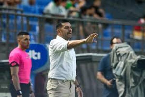 Rubio Ñu presenta a Felipe Giménez como nuevo entrenador