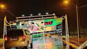 Temporal provoca caída de cartel publicitario y bloquea ruta Luque San – Bernardino