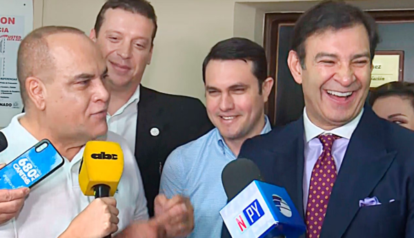 Oposición presenta nueva denuncia contra Hernán Rivas por presunta falsificación de título - PDS RADIO Y TV