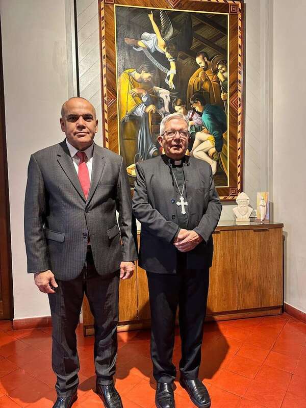 Cardenal Martínez manifestó a “Bachi” Núñez preocupación por la crisis en salud pública - Política - ABC Color