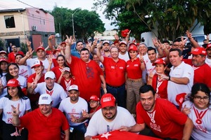 Camilo se consolida en barrios de Asunción - ADN Digital