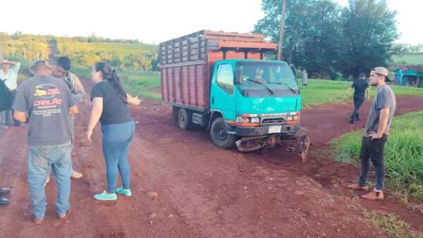 Falleció un menor: la moto en la que iba chocó con un camión