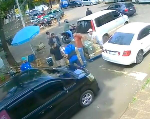 Popular / Asalto en CDE: Sospechan "entrega" ha oîma detenidos