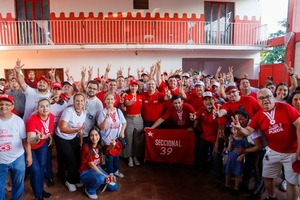 Popular / Casa por casa, voto por voto: Camilo pisa fuerte en Asu