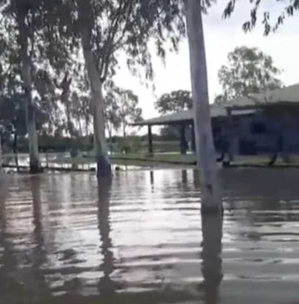 Popular / "Diluvio" oheja familias aisladas y casas inundadas