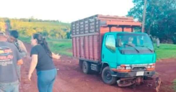 La Nación / Itapúa: menor de 13 años en moto murió tras ser embestido por un camión frente a su casa