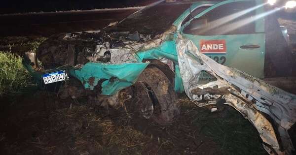 Diario HOY | Camioneta de la ANDE sufre daños tras chocar contra un caballo en Concepción