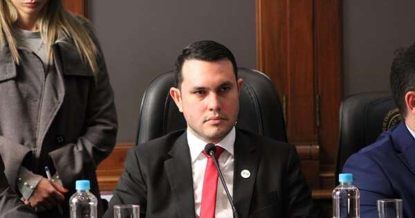 Diario HOY | Hernán Rivas presentará a sus excompañeros de facultad