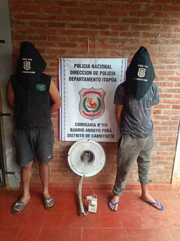 Caen dos sujetos tras hurtar un reflector en Arroyo Porã