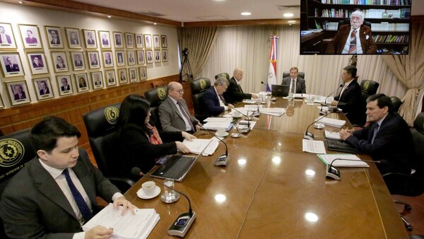 Pleno de la Corte no confirma a fiscala que afronta juicio oral por presunta coima