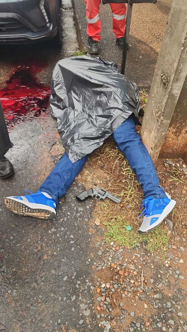 Popular / #URGENTE: ¡Delincuente es abatido por la policia en enfrentamiento!