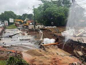 Lluvia y caos en Asunción: fallida obra de Nenecho vuelve a colapsar en Santo Domingo - Nacionales - ABC Color