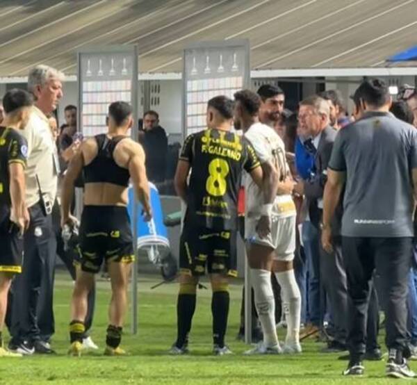 ¡Hay que aprovechar! Terminó el partido y le pidieron fotos a Neymar