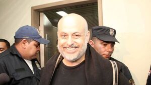 Pareja de Payo Cubas lo denuncia por maltrato y el ex senador responde