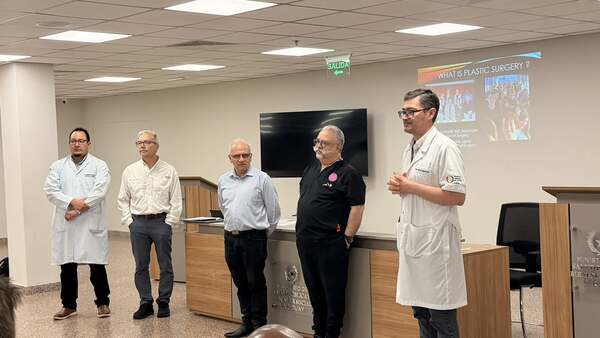 Excelencia Médica en Itapúa: Especialistas de EE. UU. Capacitan en Reconstrucción y Quemaduras