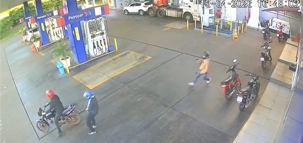 Cuatro motochorros asaltan estación de servicios Petropar en barrio La Blanca - El Trueno