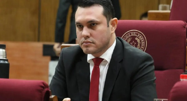 Hernán Rivas llevará “diez compañeros y profesores” al Senado - Noticiero Paraguay