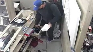 Video: Así fue el asalto a una joyería en Ñemby que terminó con uno de los supuestos delincuentes abatido