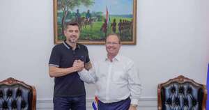 La Nación / Camilo Pérez llevó su respaldo al vicepresidente de la República