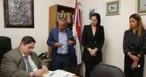 La Nación / Juzgado entregó a la Senabico vehículo decomisado del crimen organizado