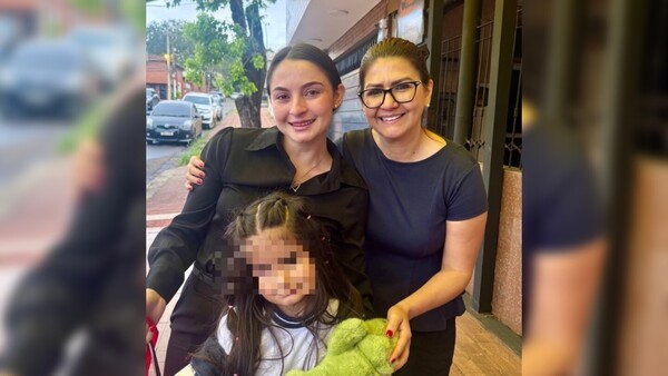 “Un ángel” en el camino: joven encontró a una niña perdida de 7 años y la llevó con su familia