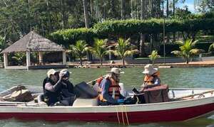 Toman muestras del lago Acaray por presunta contaminación - ABC en el Este - ABC Color