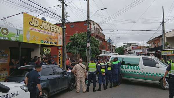 Dueño de joyería se salvó al refugiarse en el baño durante violento asalto en Ñemby - Nacionales - ABC Color