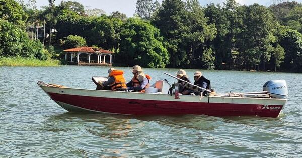 Diario HOY | Extraen muestras del río Acaray para análisis por presunta contaminación