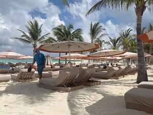 La naviera Norwegian Cruise Line inaugura su isla privada con parque acuático en el Caribe  - Viajes - ABC Color