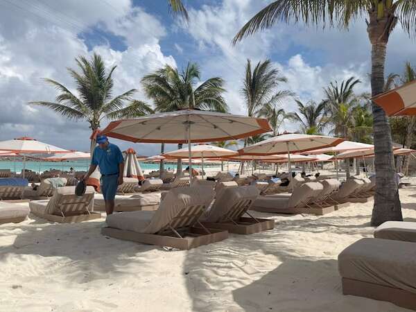 La naviera Norwegian Cruise Line inaugura su isla privada con parque acuático en el Caribe  - Viajes - ABC Color