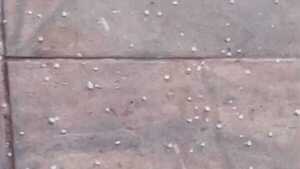 Acusan a vecina de tirar gualichos frente a una casa: "Amaneció un zapato lleno de sal", denuncian