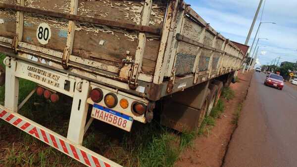 Roban semirremolque en Ciudad del Este, frente a estación de servicio en el km 9 Monday