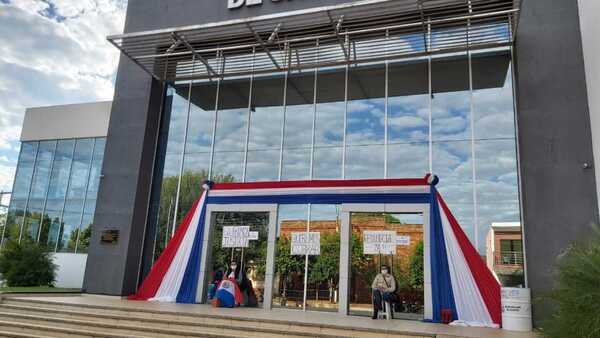 Clan Díaz Verón: Puja por reelección y amenazas de intervención calienta el ambiente en Caazapá