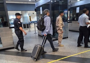 Detienen a brasileño con 27 kilos de oro en su mochila - ADN Digital