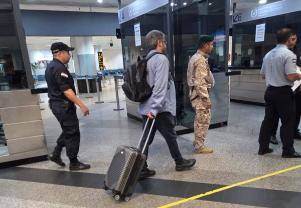 Detienen a brasileño con 27 kilos de oro en su mochila - ADN Digital