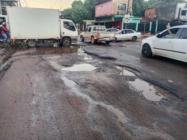 San Lorenzo: desastrosa avenida es un martirio para automovilistas, motociclistas y pobladores - Nacionales - ABC Color