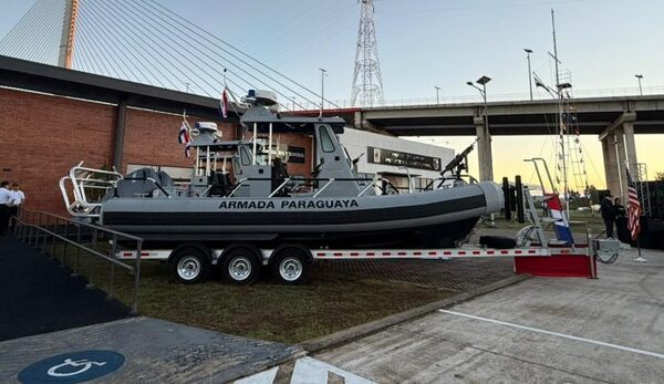 Paraguay inaugura centro de mando naval y recibe 8 embarcaciones interceptoras fluviales