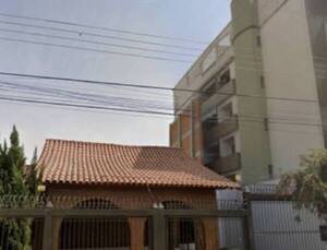 Encontró la solución para que los vecinos no miren su casa