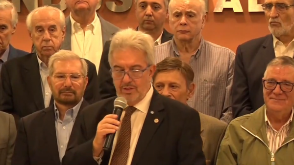 Gobierno "asfixia" al sector privado y a familias para garantizar los despilfarros, afirma Feprinco