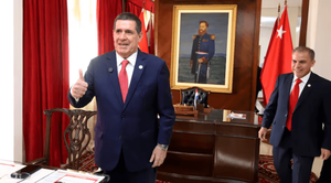 Cartes retoma sus actividades partidarias: “Un placer verlos” - Noticiero Paraguay