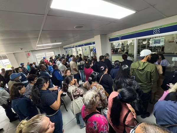 Asegurados madrugan desde las 02:00 para conseguir turnos en IPS