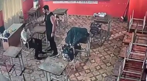 Docente agrede y amenaza con cuchillo a su colega frente a alumnos en Saltos del Guairá - Noticiero Paraguay