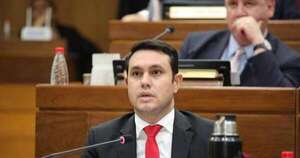 Diario HOY | Hernán Rivas pide permiso en el Senado en medio de polémica por su título